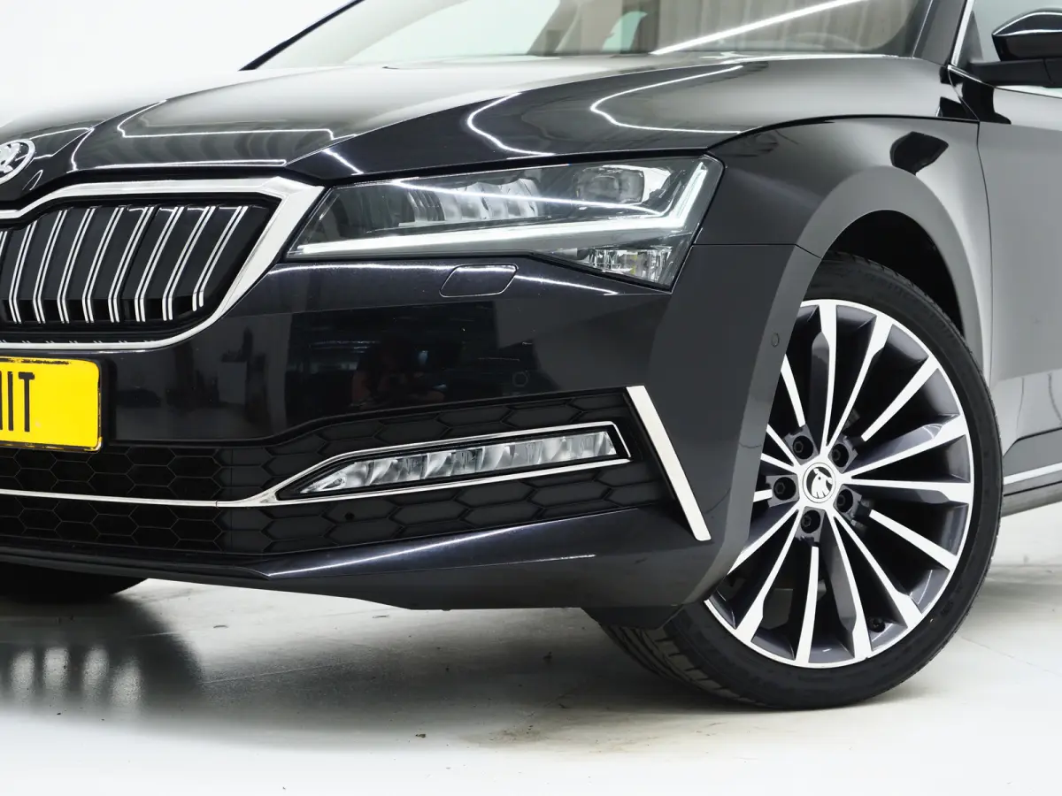 1.4 TSI iV Laurin & Klement | Panoramadak | Leder | Trekhaak | Stoelkoeling | Massage | Canton | 360 | Memory