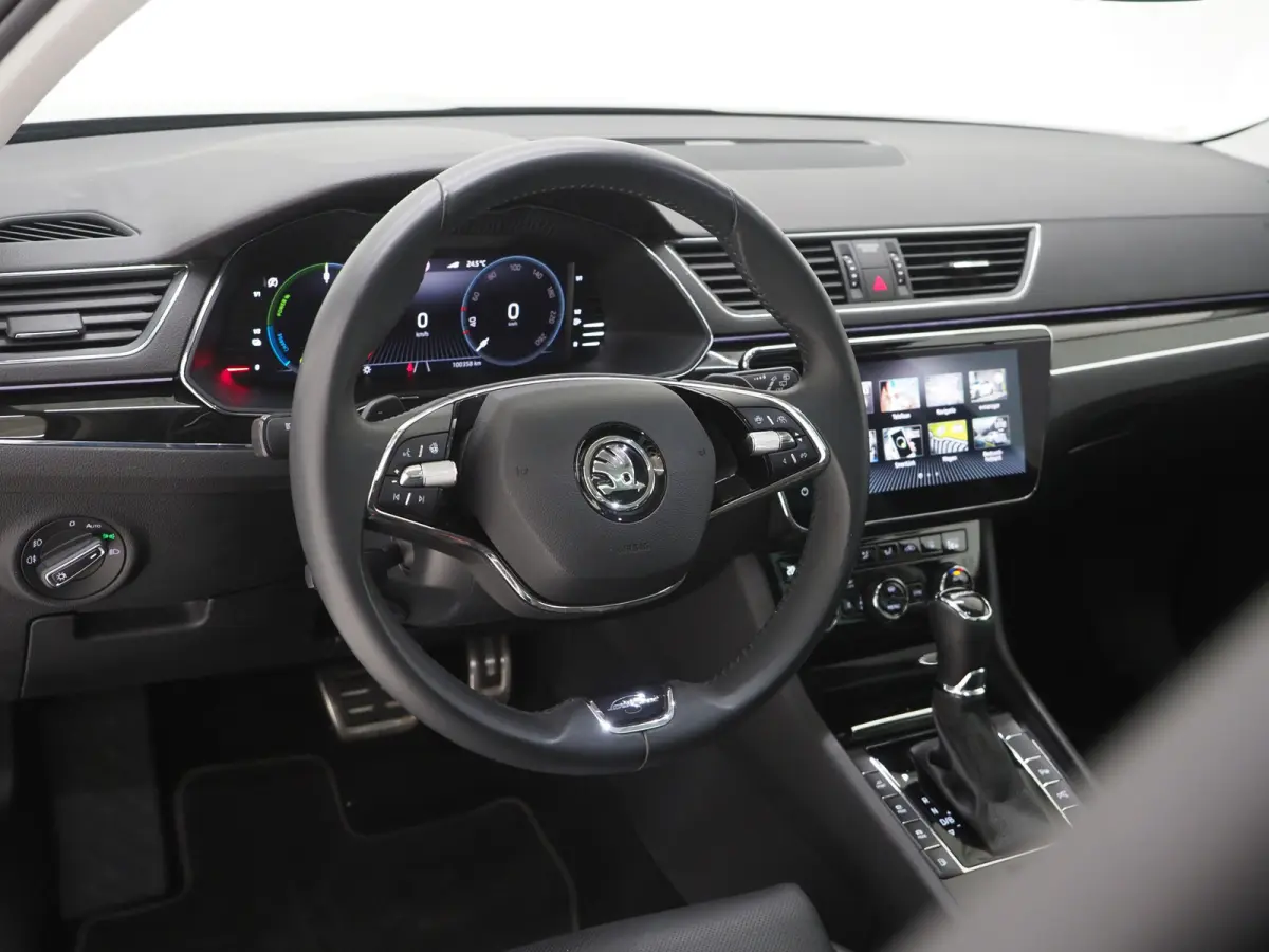 1.4 TSI iV Laurin & Klement | Panoramadak | Leder | Trekhaak | Stoelkoeling | Massage | Canton | 360 | Memory