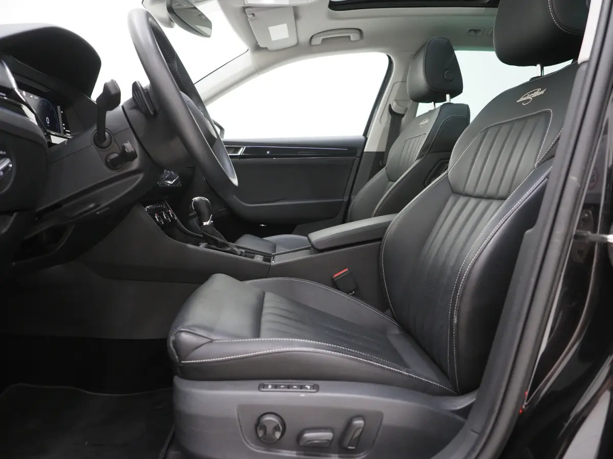1.4 TSI iV Laurin & Klement | Panoramadak | Leder | Trekhaak | Stoelkoeling | Massage | Canton | 360 | Memory