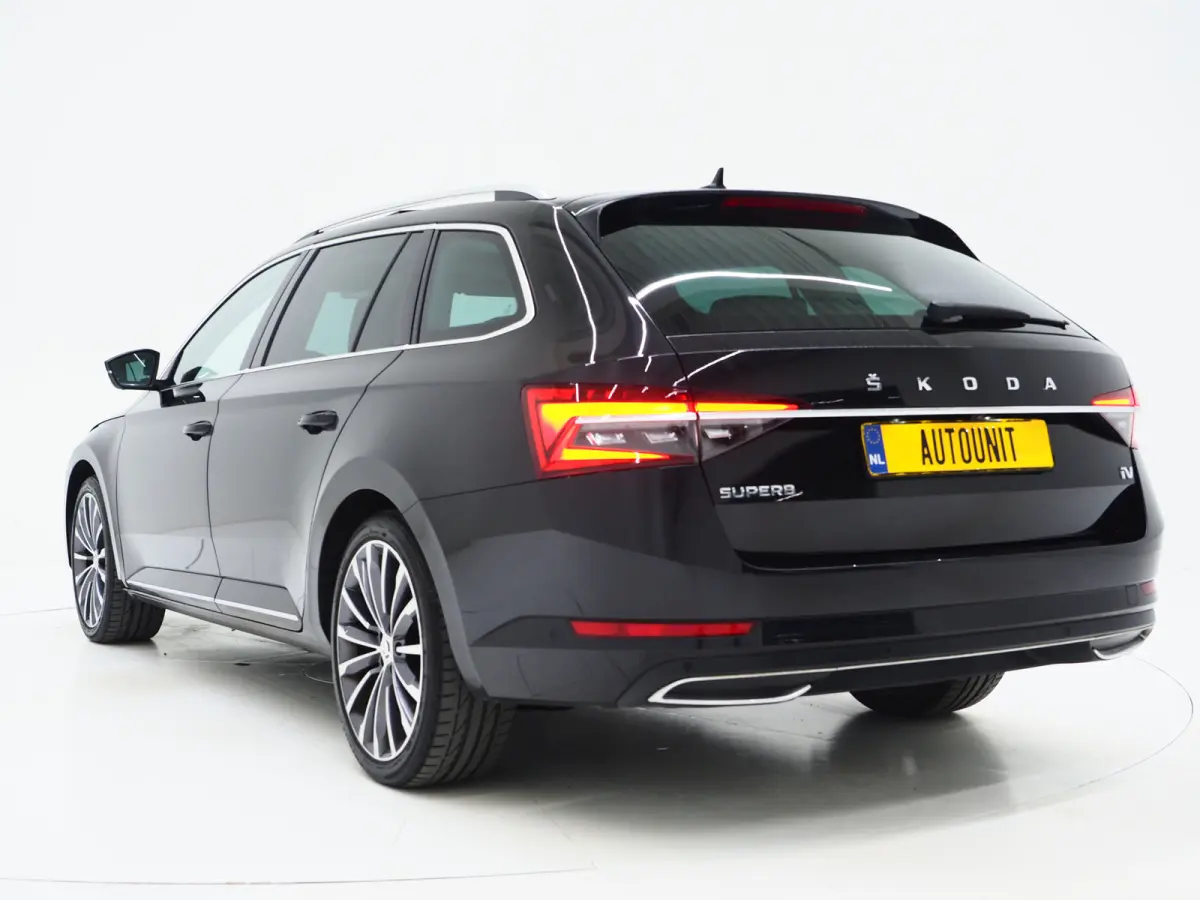 1.4 TSI iV Laurin & Klement | Panoramadak | Leder | Trekhaak | Stoelkoeling | Massage | Canton | 360 | Memory