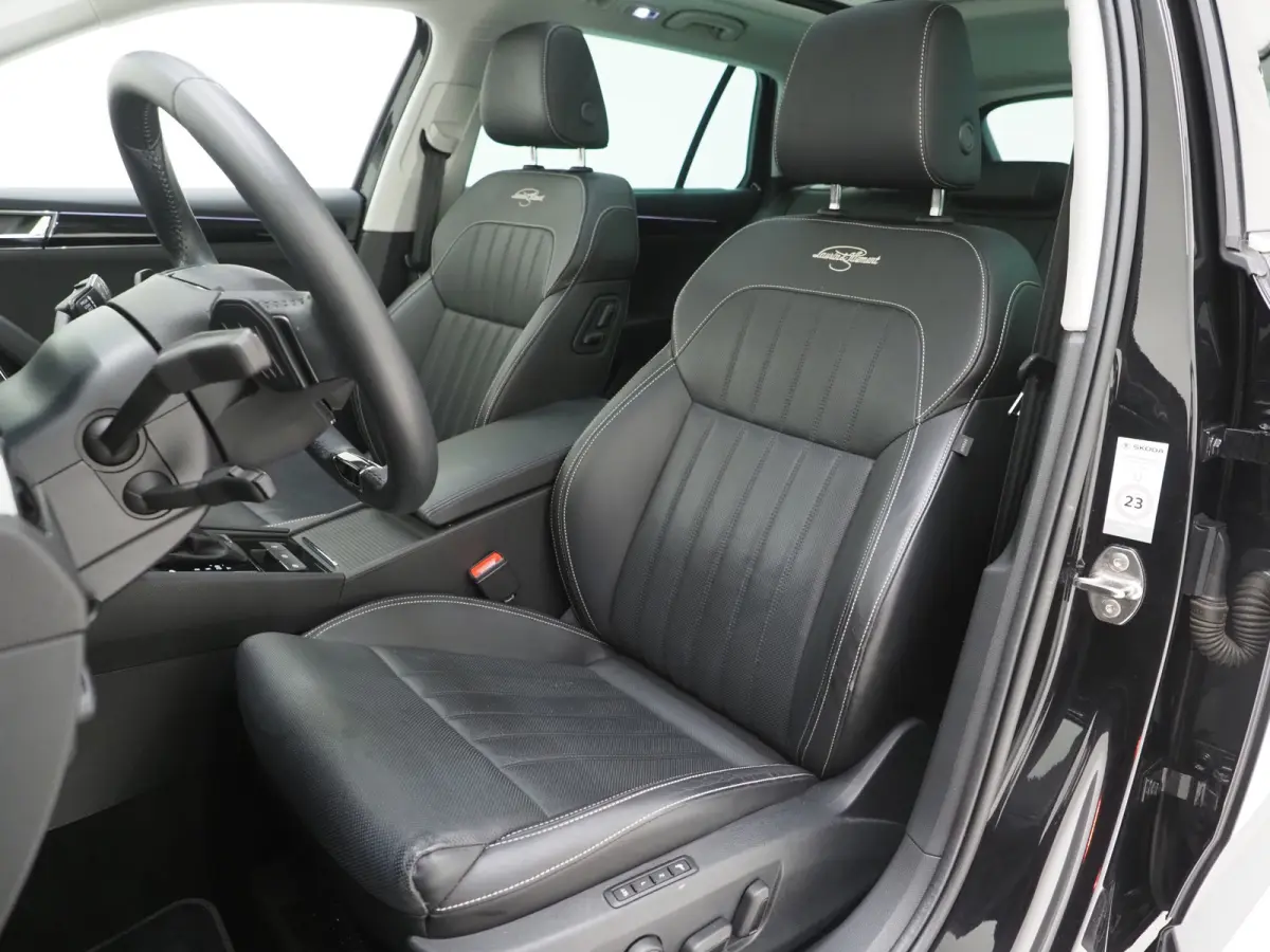 1.4 TSI iV Laurin & Klement | Panoramadak | Leder | Trekhaak | Stoelkoeling | Massage | Canton | 360 | Memory
