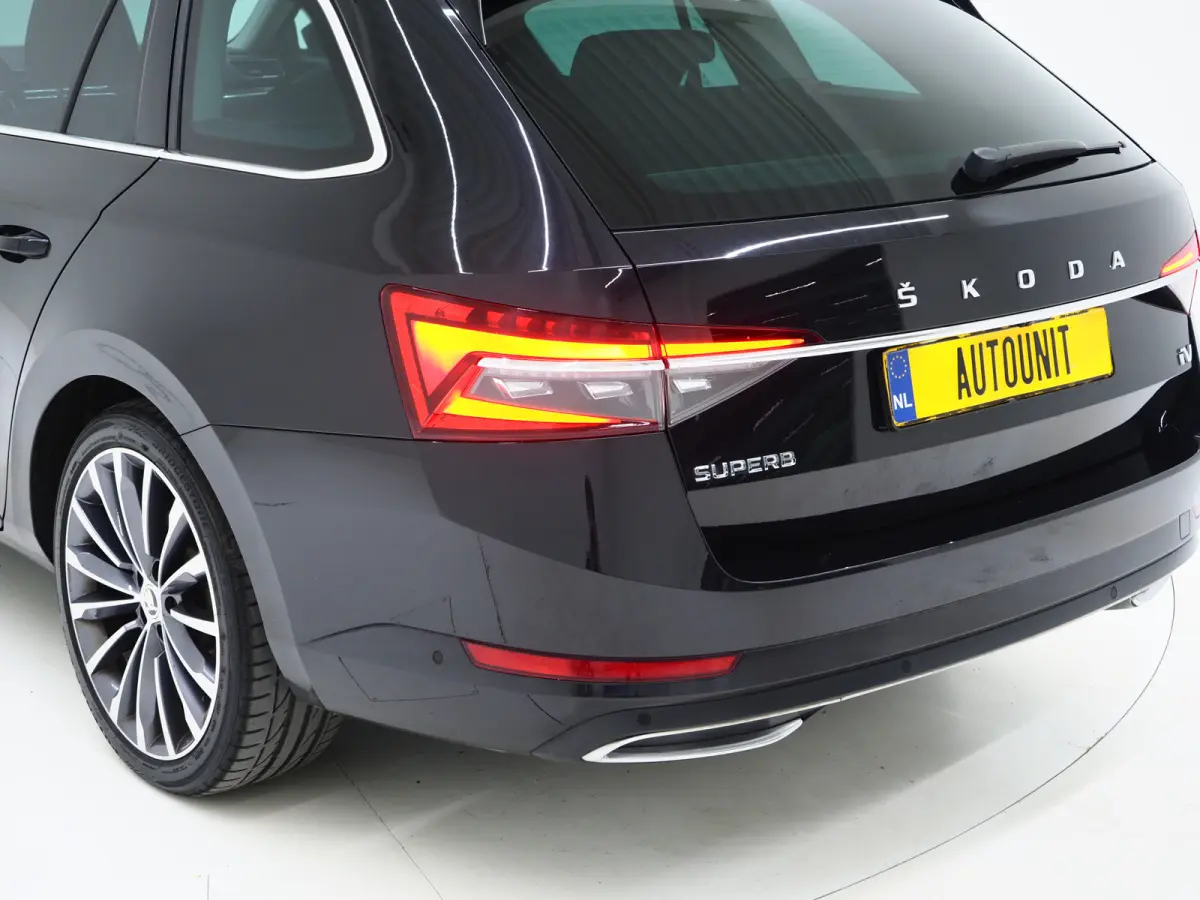 1.4 TSI iV Laurin & Klement | Panoramadak | Leder | Trekhaak | Stoelkoeling | Massage | Canton | 360 | Memory