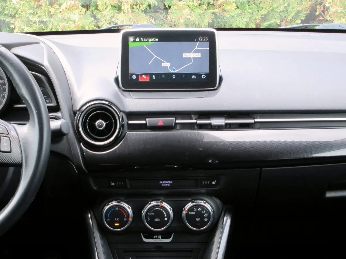 1.5 Skyactiv-G Nakama * Navi * Cruise * Pdc *