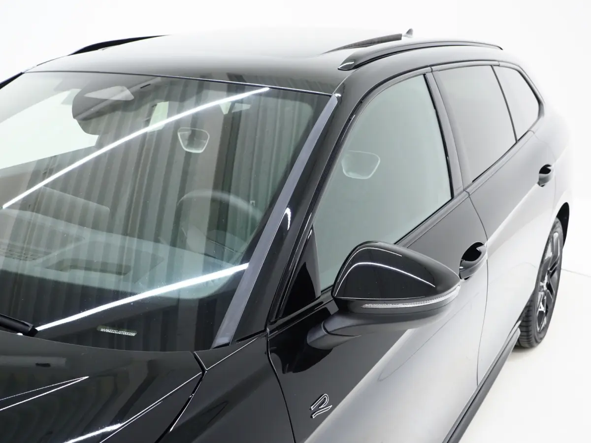 1.5 eHybrid R-Line Edition | 5 Jaar Garantie | Panoramadak | Trekhaak | Massage | 360 | HUD | Sfeerlicht | Keyless