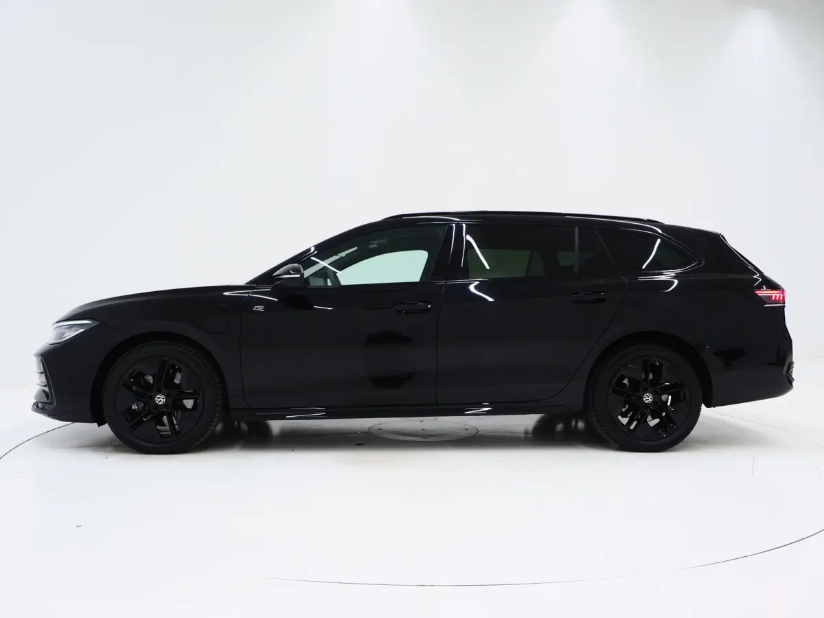 1.5 eHybrid R-Line Edition | 5 Jaar Garantie | Panoramadak | Trekhaak | Massage | 360 | HUD | Sfeerlicht | Keyless
