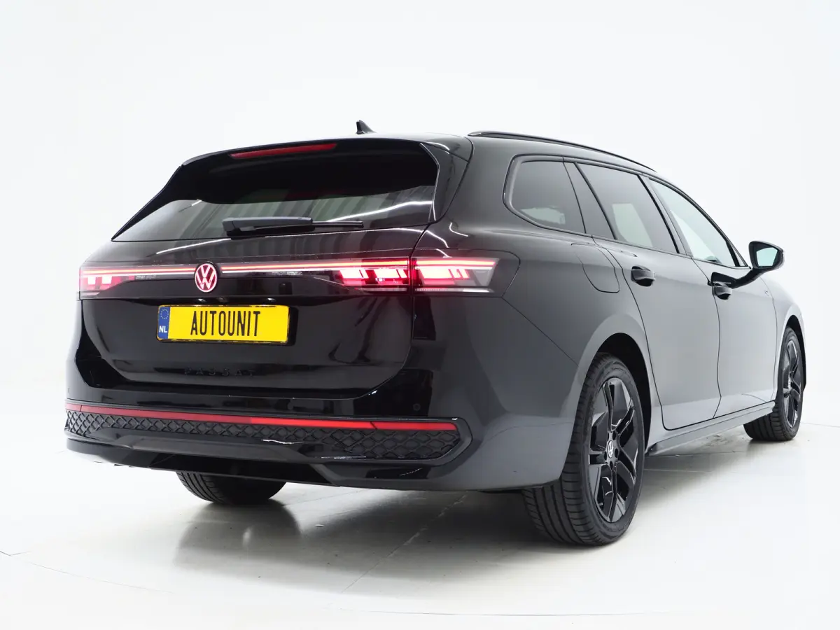 1.5 eHybrid R-Line Edition | 5 Jaar Garantie | Panoramadak | Trekhaak | Massage | 360 | HUD | Sfeerlicht | Keyless