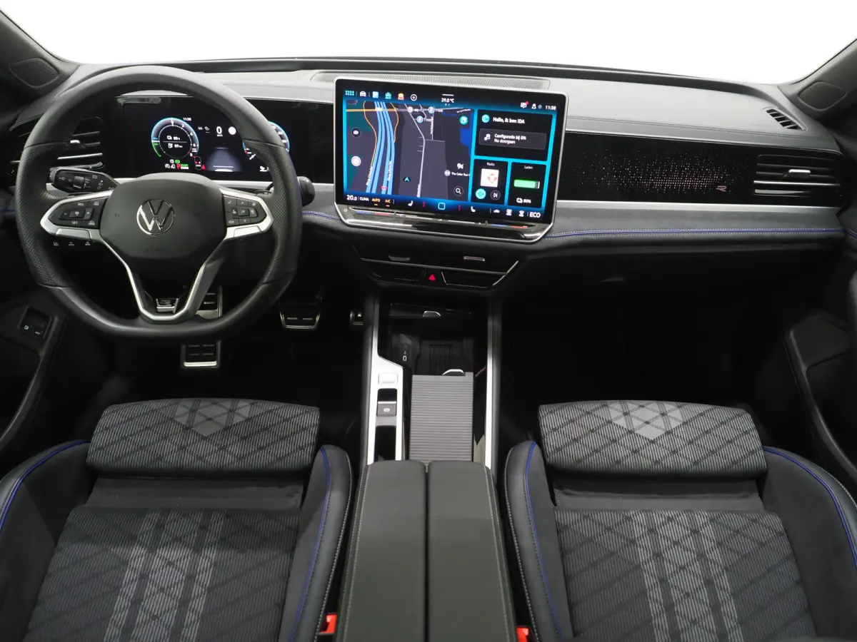 1.5 eHybrid R-Line Edition | 5 Jaar Garantie | Panoramadak | Trekhaak | Massage | 360 | HUD | Sfeerlicht | Keyless