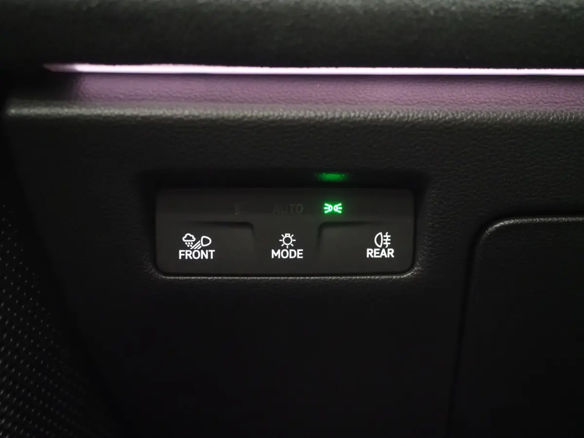 1.5 eHybrid R-Line Edition | 5 Jaar Garantie | Panoramadak | Trekhaak | Massage | 360 | HUD | Sfeerlicht | Keyless