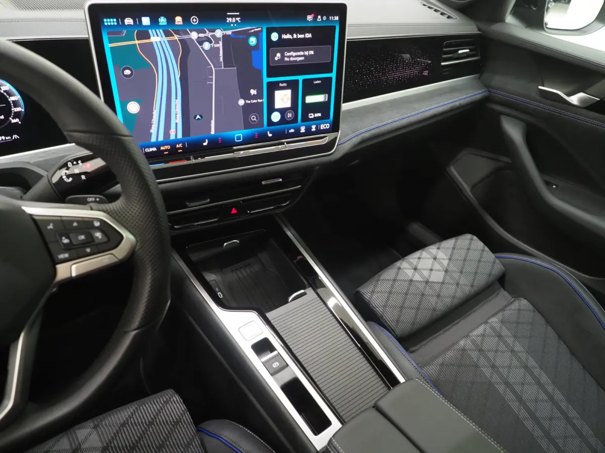 1.5 eHybrid R-Line Edition | 5 Jaar Garantie | Panoramadak | Trekhaak | Massage | 360 | HUD | Sfeerlicht | Keyless