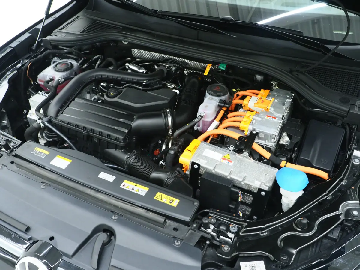 1.5 eHybrid R-Line Edition | 5 Jaar Garantie | Panoramadak | Trekhaak | Massage | 360 | HUD | Sfeerlicht | Keyless