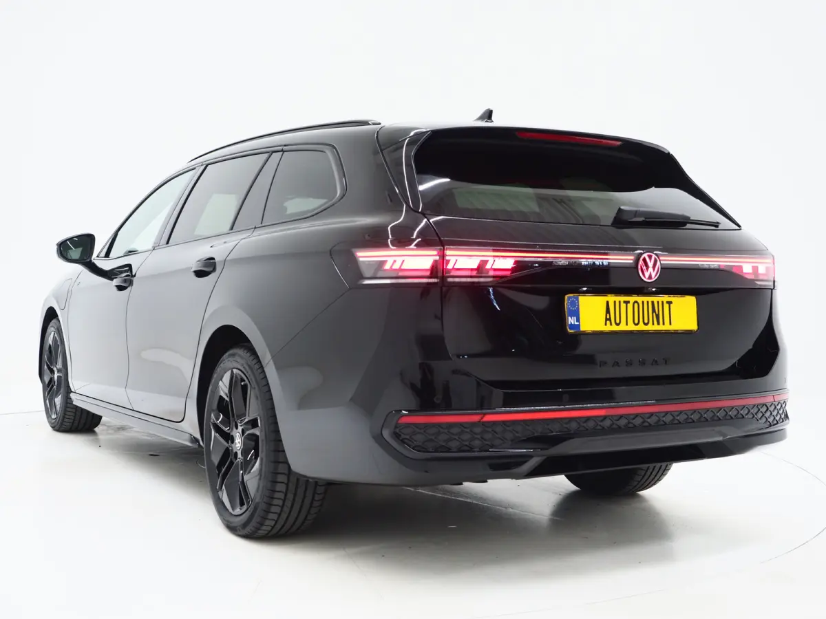 1.5 eHybrid R-Line Edition | 5 Jaar Garantie | Panoramadak | Trekhaak | Massage | 360 | HUD | Sfeerlicht | Keyless