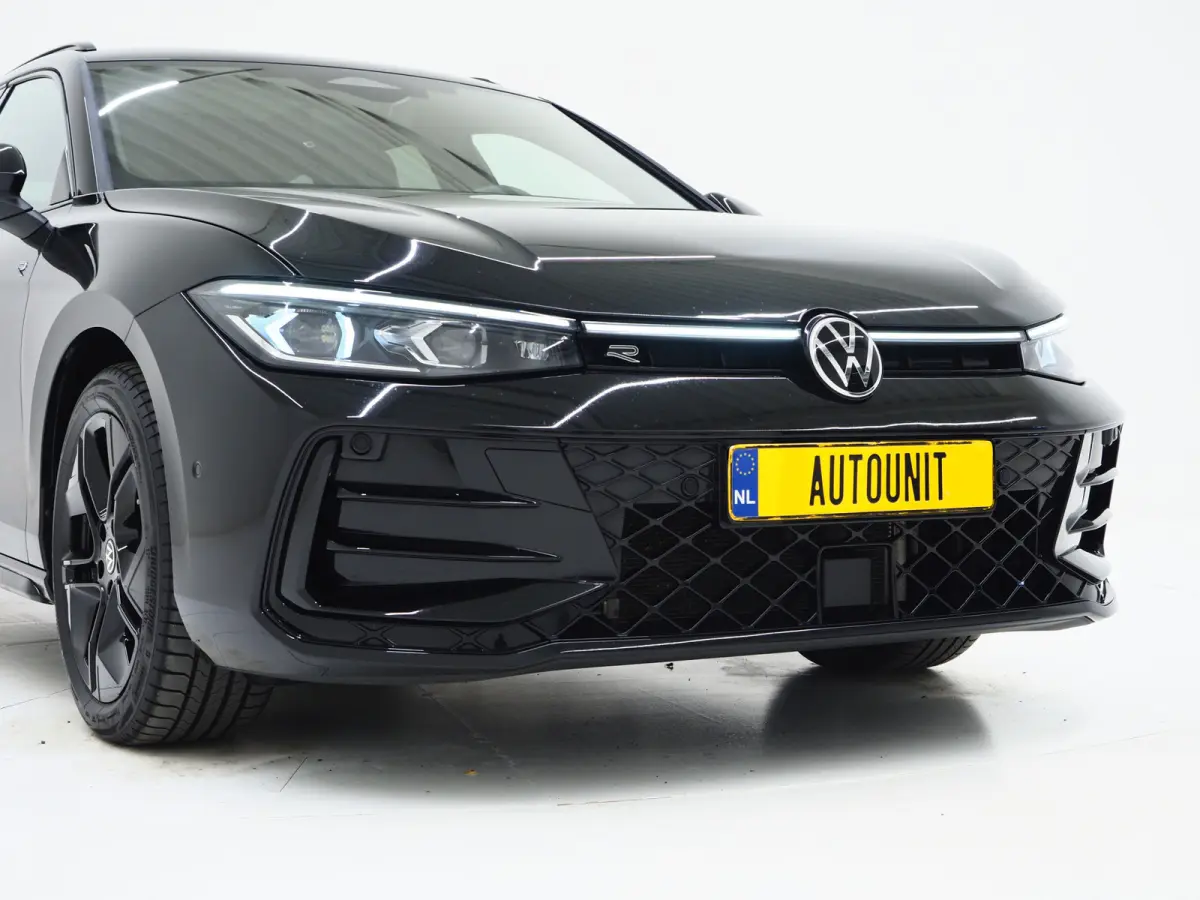 1.5 eHybrid R-Line Edition | 5 Jaar Garantie | Panoramadak | Trekhaak | Massage | 360 | HUD | Sfeerlicht | Keyless