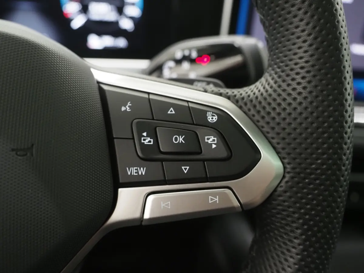 1.5 eHybrid R-Line Edition | 5 Jaar Garantie | Panoramadak | Trekhaak | Massage | 360 | HUD | Sfeerlicht | Keyless