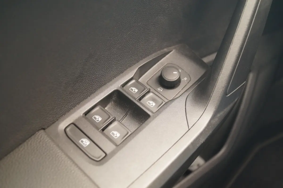 1.0 EcoTSI Style Business Intense -NAVI-ECC-PDC-DIGI-