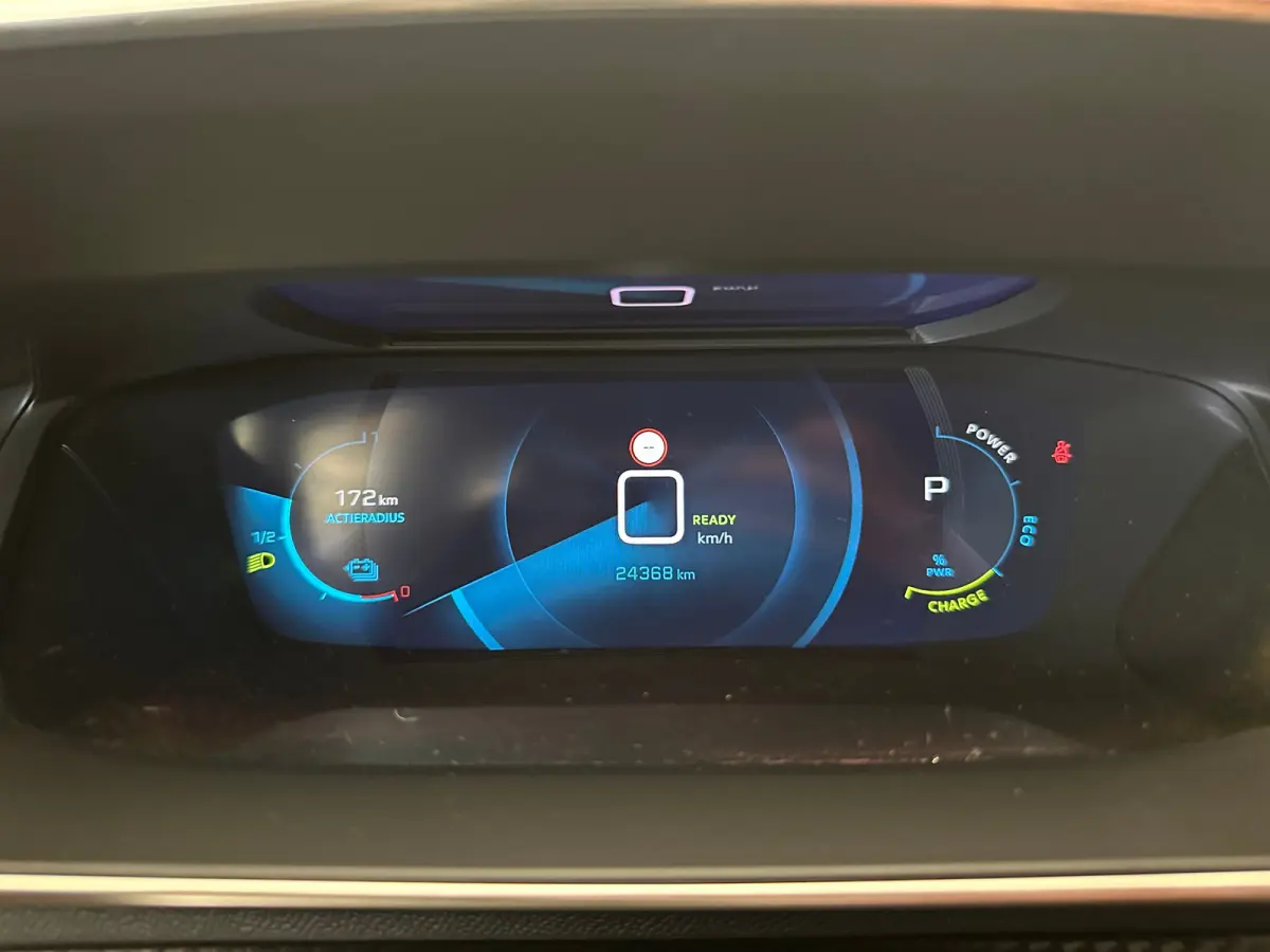 EV Allure Pack 50 kWh Camera | Digitaal Dashboard | 17" Lichtmetaal | Carplay | Climate Control | Cruise | DAB | LED | Parkeersensoren | Achteruitrijcamera | Airco (automatisch) | Apple Carp