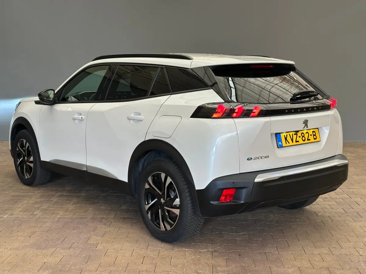 EV Allure Pack 50 kWh Camera | Digitaal Dashboard | 17" Lichtmetaal | Carplay | Climate Control | Cruise | DAB | LED | Parkeersensoren | Achteruitrijcamera | Airco (automatisch) | Apple Carp
