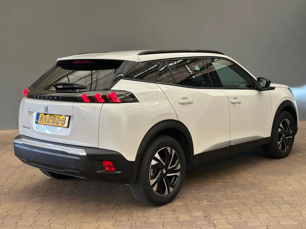 EV Allure Pack 50 kWh Camera | Digitaal Dashboard | 17" Lichtmetaal | Carplay | Climate Control | Cruise | DAB | LED | Parkeersensoren | Achteruitrijcamera | Airco (automatisch) | Apple Carp