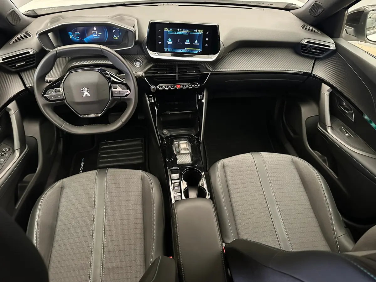 EV Allure Pack 50 kWh Camera | Digitaal Dashboard | 17" Lichtmetaal | Carplay | Climate Control | Cruise | DAB | LED | Parkeersensoren | Achteruitrijcamera | Airco (automatisch) | Apple Carp