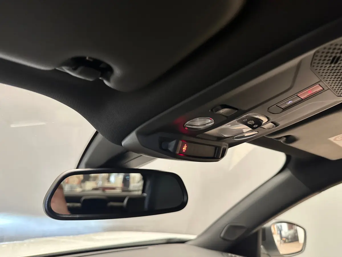 EV Allure Pack 50 kWh Camera | Digitaal Dashboard | 17" Lichtmetaal | Carplay | Climate Control | Cruise | DAB | LED | Parkeersensoren | Achteruitrijcamera | Airco (automatisch) | Apple Carp