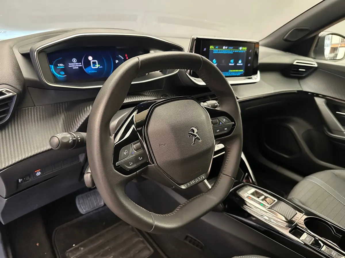 EV Allure Pack 50 kWh Camera | Digitaal Dashboard | 17" Lichtmetaal | Carplay | Climate Control | Cruise | DAB | LED | Parkeersensoren | Achteruitrijcamera | Airco (automatisch) | Apple Carp