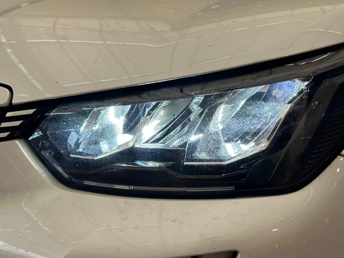 EV Allure Pack 50 kWh Camera | Digitaal Dashboard | 17" Lichtmetaal | Carplay | Climate Control | Cruise | DAB | LED | Parkeersensoren | Achteruitrijcamera | Airco (automatisch) | Apple Carp