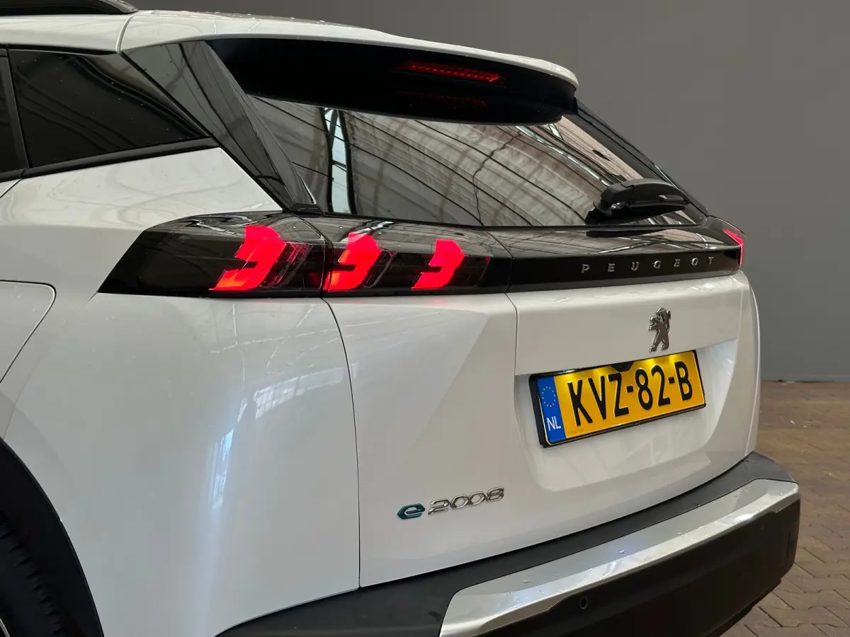 EV Allure Pack 50 kWh Camera | Digitaal Dashboard | 17" Lichtmetaal | Carplay | Climate Control | Cruise | DAB | LED | Parkeersensoren | Achteruitrijcamera | Airco (automatisch) | Apple Carp