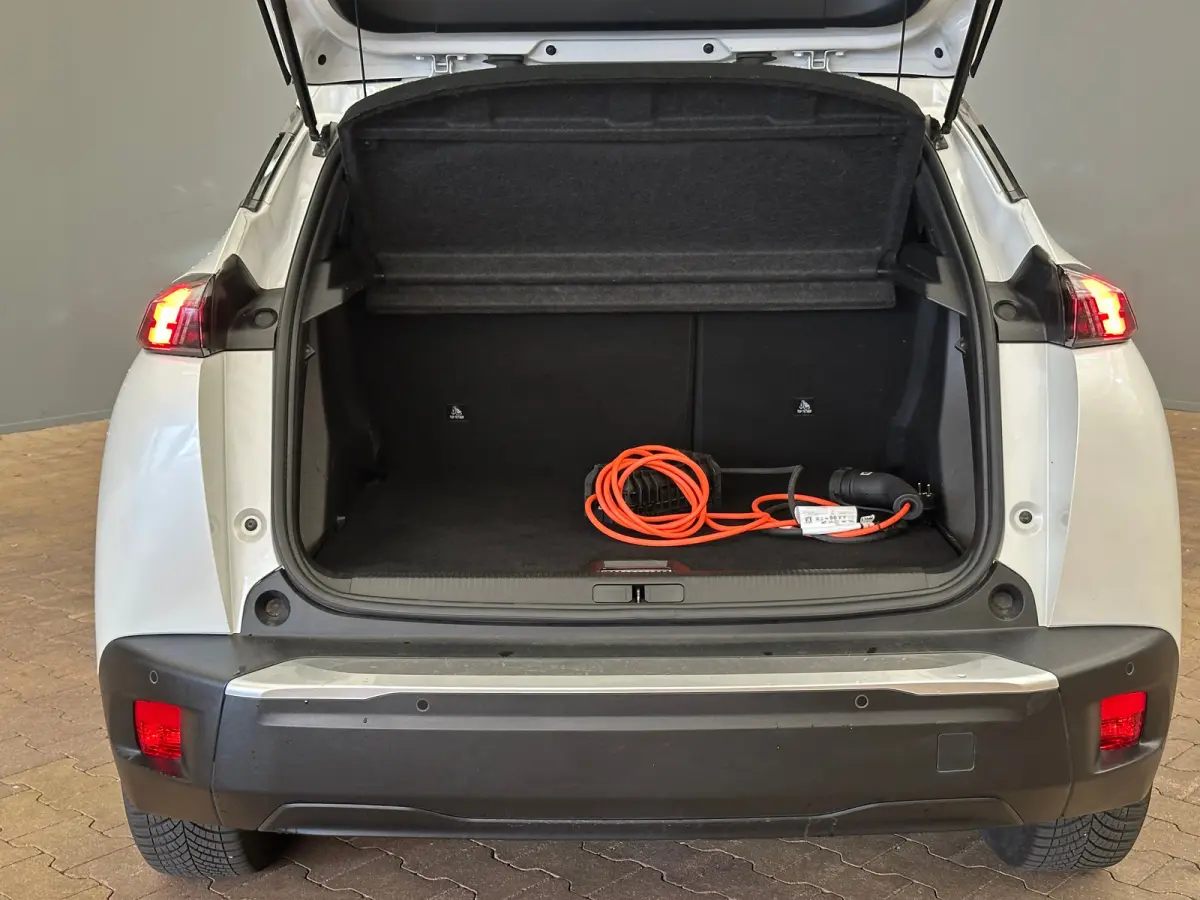 EV Allure Pack 50 kWh Camera | Digitaal Dashboard | 17" Lichtmetaal | Carplay | Climate Control | Cruise | DAB | LED | Parkeersensoren | Achteruitrijcamera | Airco (automatisch) | Apple Carp