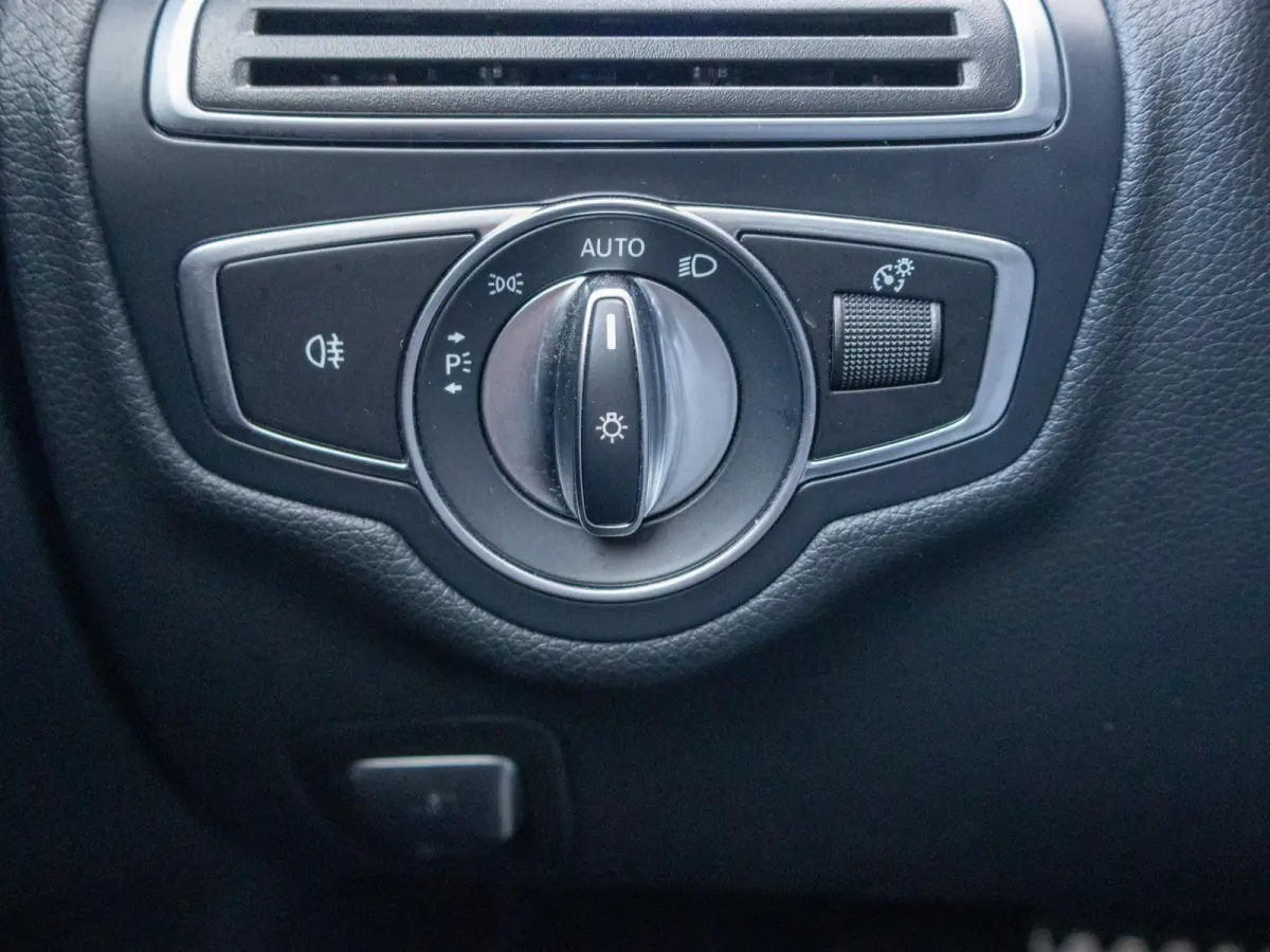 180 Business Solution AMG LED Pano Virtual cockpit