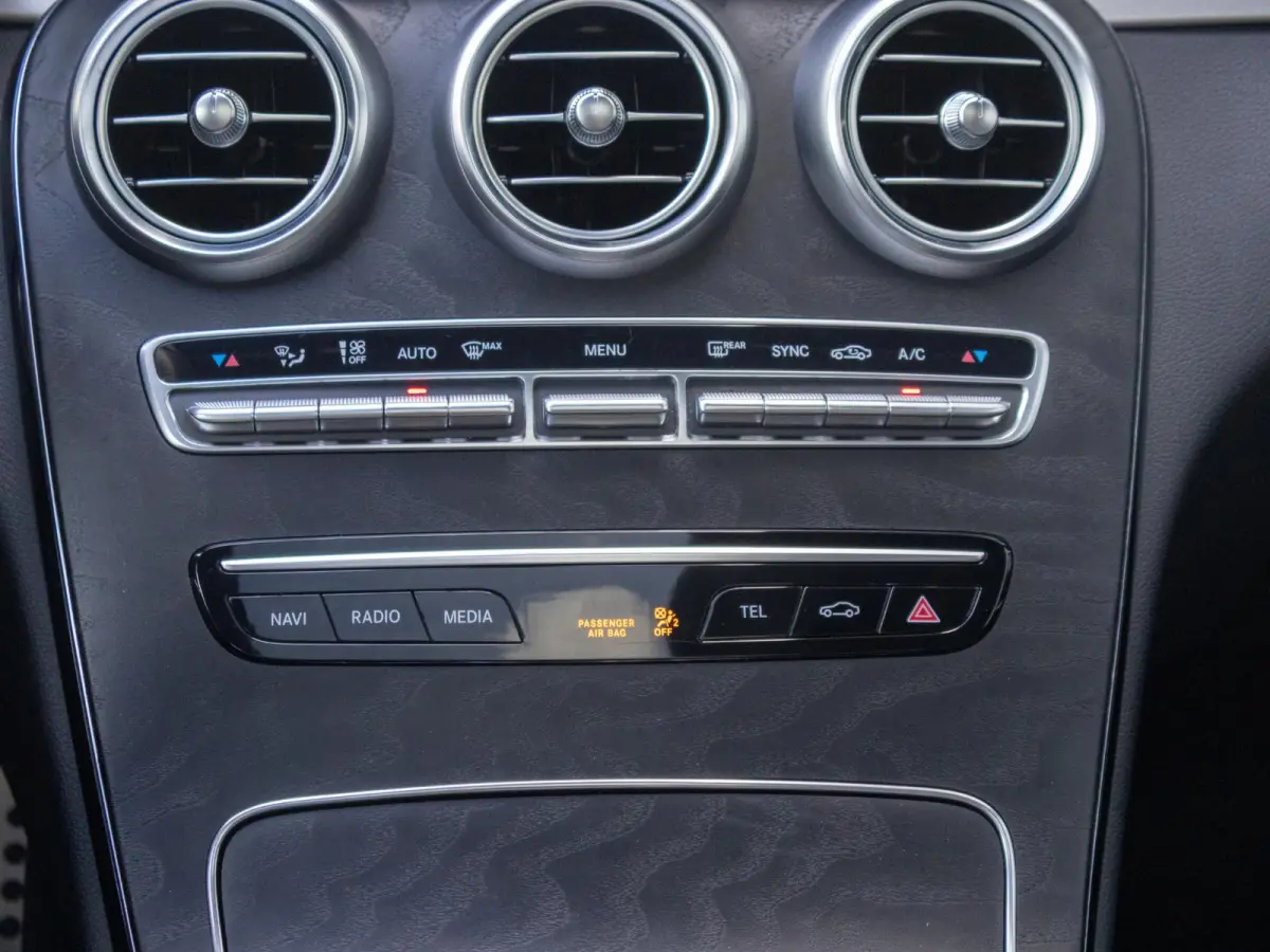 180 Business Solution AMG LED Pano Virtual cockpit