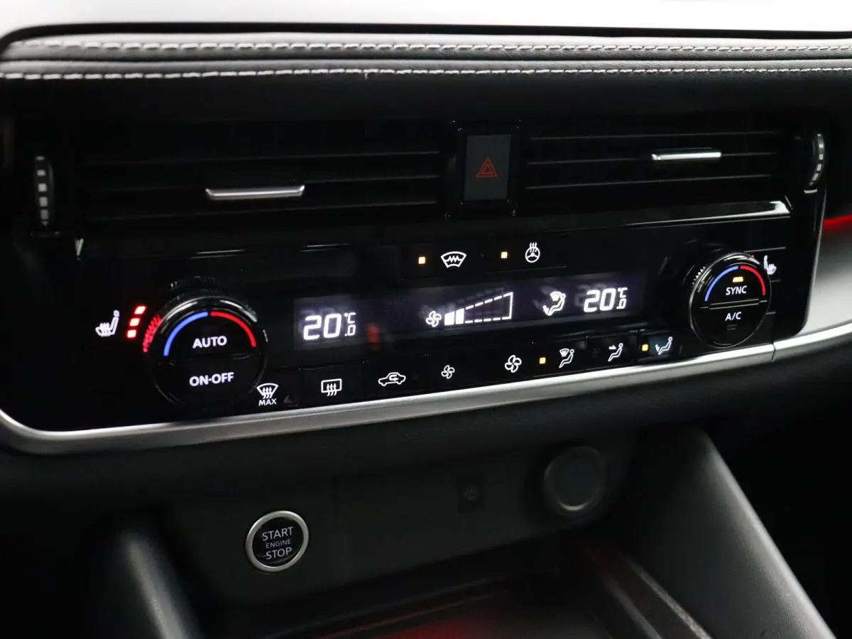 1.3 MHEV Xtronic N-Connecta | 360 Graden Camera | Stoel, Stuur en Voorruit Verwarming | Pilot Assist | Google Navigatie | Climate Control |
