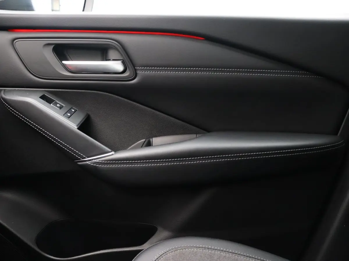 1.3 MHEV Xtronic N-Connecta | 360 Graden Camera | Stoel, Stuur en Voorruit Verwarming | Pilot Assist | Google Navigatie | Climate Control |