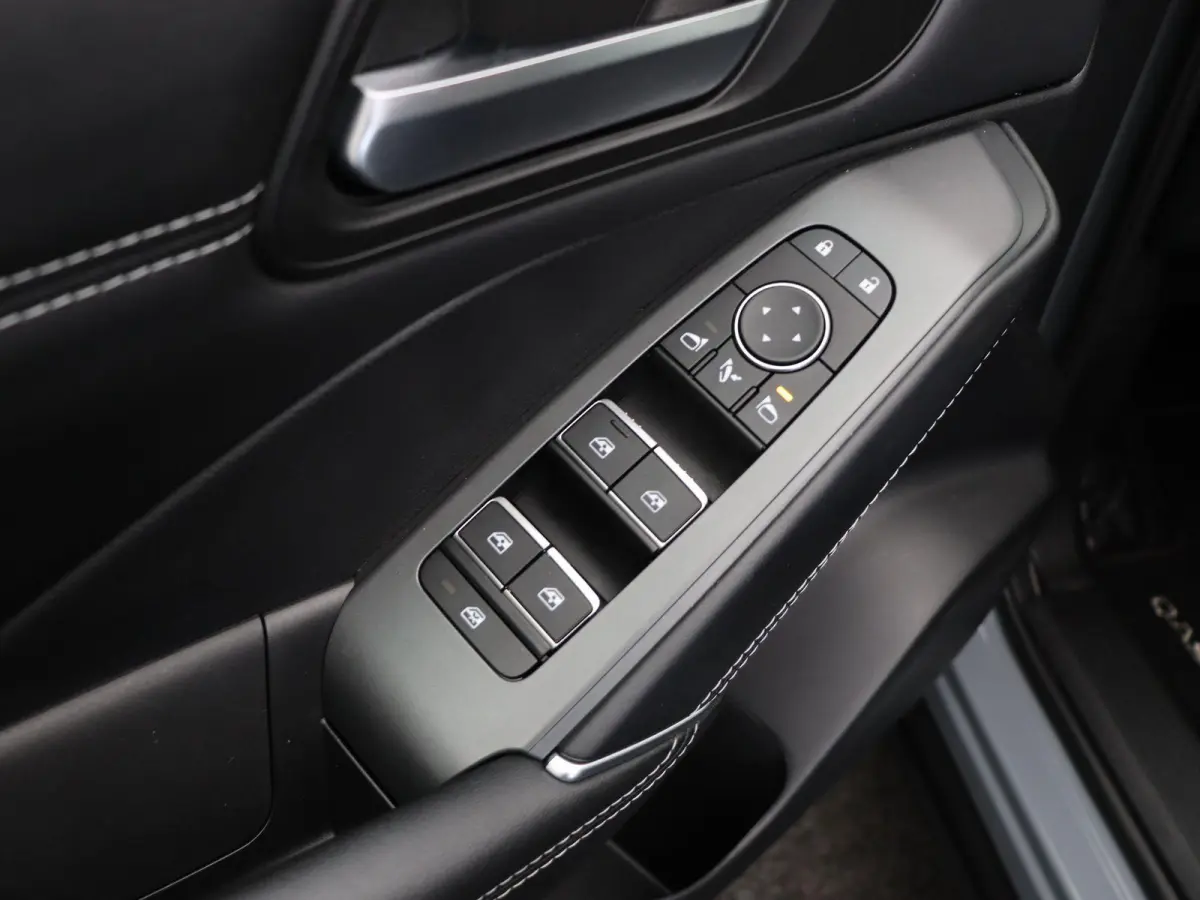 1.3 MHEV Xtronic N-Connecta | 360 Graden Camera | Stoel, Stuur en Voorruit Verwarming | Pilot Assist | Google Navigatie | Climate Control |