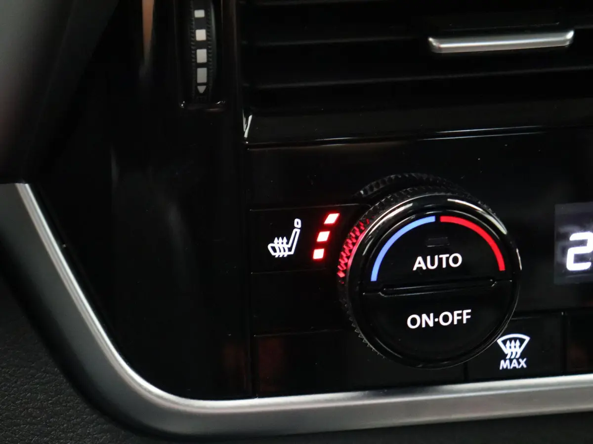 1.3 MHEV Xtronic N-Connecta | 360 Graden Camera | Stoel, Stuur en Voorruit Verwarming | Pilot Assist | Google Navigatie | Climate Control |