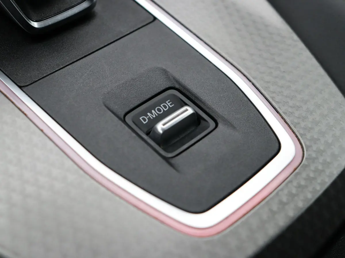 1.3 MHEV Xtronic N-Connecta | 360 Graden Camera | Stoel, Stuur en Voorruit Verwarming | Pilot Assist | Google Navigatie | Climate Control |