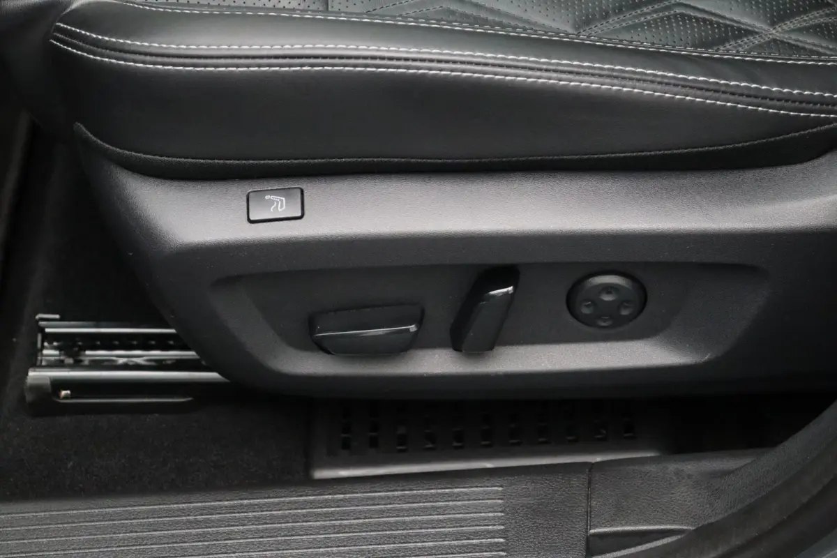 158pk MHEV Xtronic Tekna | Trekhaak | stuur-stoel en voorruit verwarming | Bose | Head-up display |