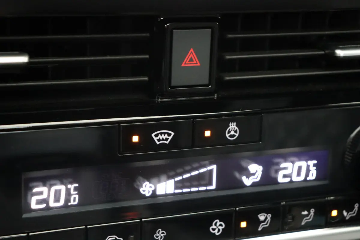 158pk MHEV Xtronic Tekna | Trekhaak | stuur-stoel en voorruit verwarming | Bose | Head-up display |