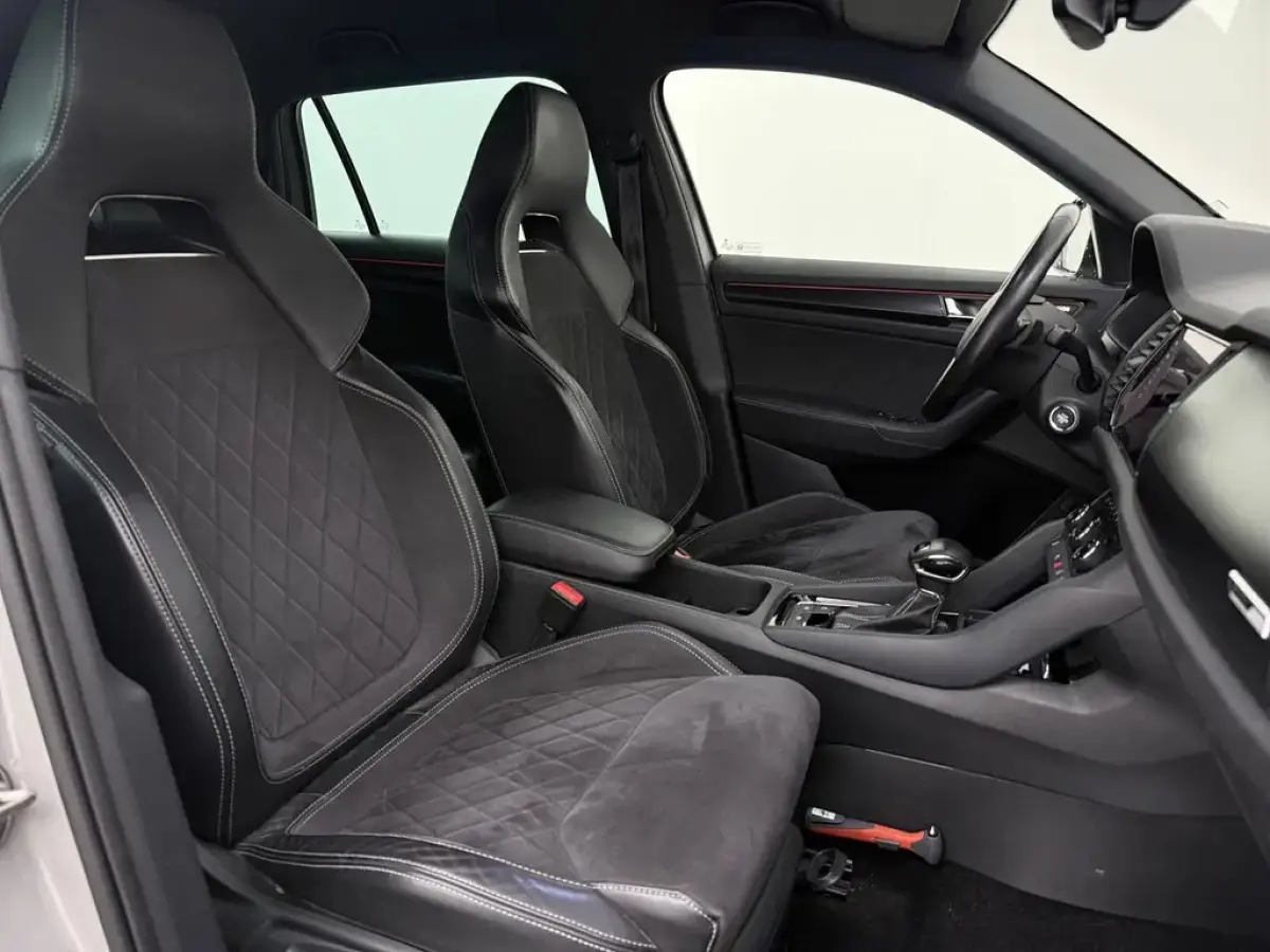 1.5 TSI DSG Sportline Business | Trekhaak | Canton Audio | Camera | Adaptive Cruise | Virtual | Stoelverwarming