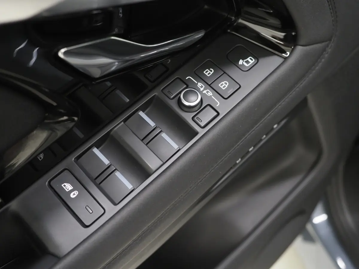 1.5 P300e AWD SE | Leder | Keyless | Memory | Camera | Dodehoek | Stoelverwarming | Cruise | Carplay