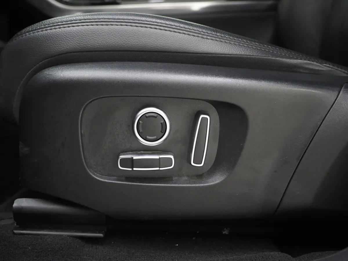 1.5 P300e AWD SE | Leder | Keyless | Memory | Camera | Dodehoek | Stoelverwarming | Cruise | Carplay