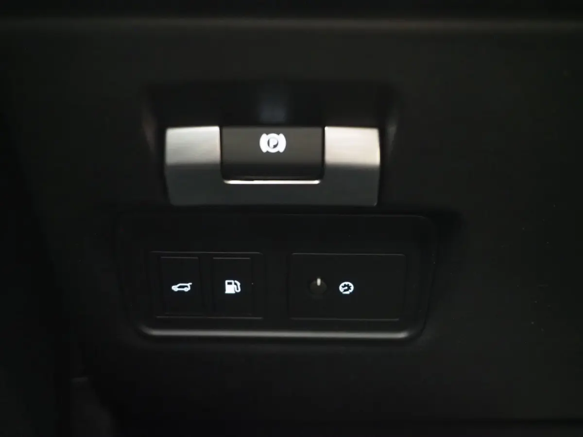 1.5 P300e AWD SE | Leder | Keyless | Memory | Camera | Dodehoek | Stoelverwarming | Cruise | Carplay