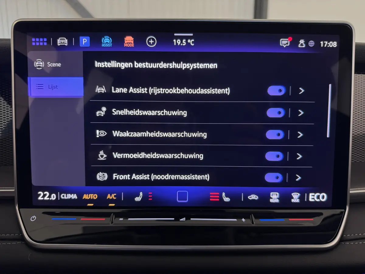 1.5 eHybrid 204PK DSG LIFE TREKHAAK/IQ.LIGHT/CAMERA FABRIEKSGARANTIE TOT 2030