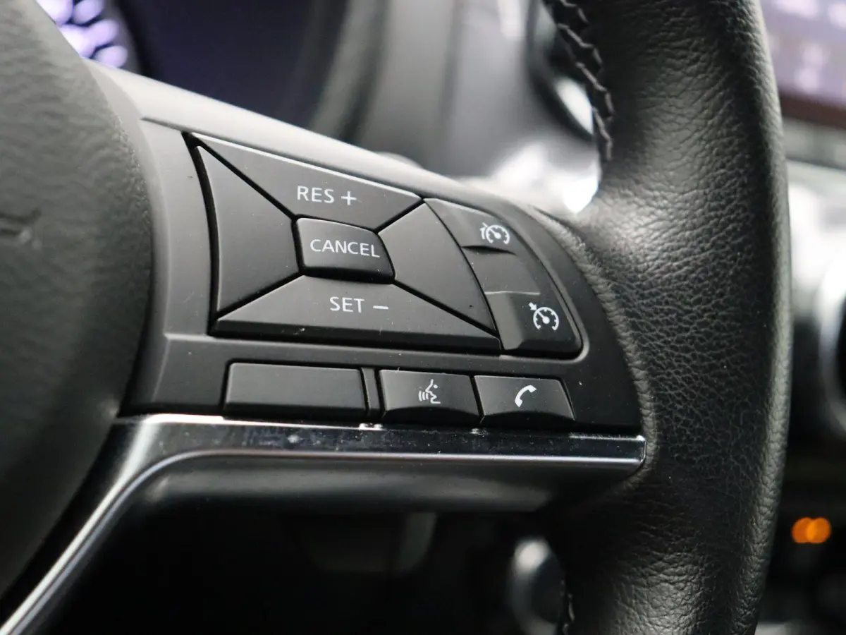 1.0 DIG-T Business Premium | Stoel en stuur verwarming | Climate control | Navigatie | Achteruitrij camera | Elektronische handrem met autohold | DAB radio |