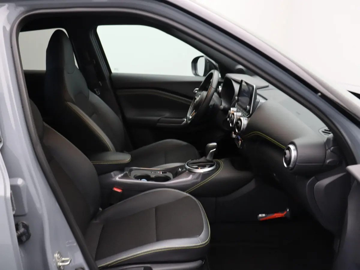 1.0 DIG-T Business Premium | Stoel en stuur verwarming | Climate control | Navigatie | Achteruitrij camera | Elektronische handrem met autohold | DAB radio |
