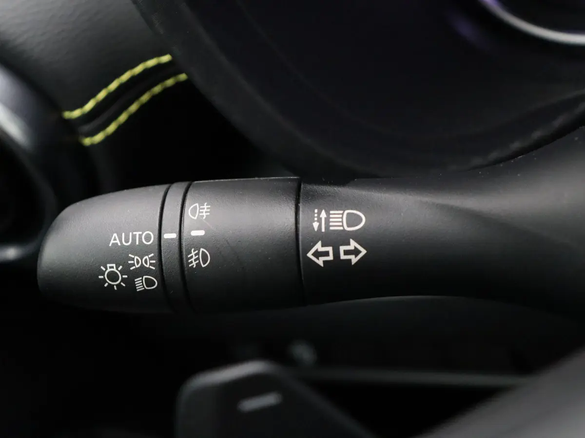 1.0 DIG-T Business Premium | Stoel en stuur verwarming | Climate control | Navigatie | Achteruitrij camera | Elektronische handrem met autohold | DAB radio |