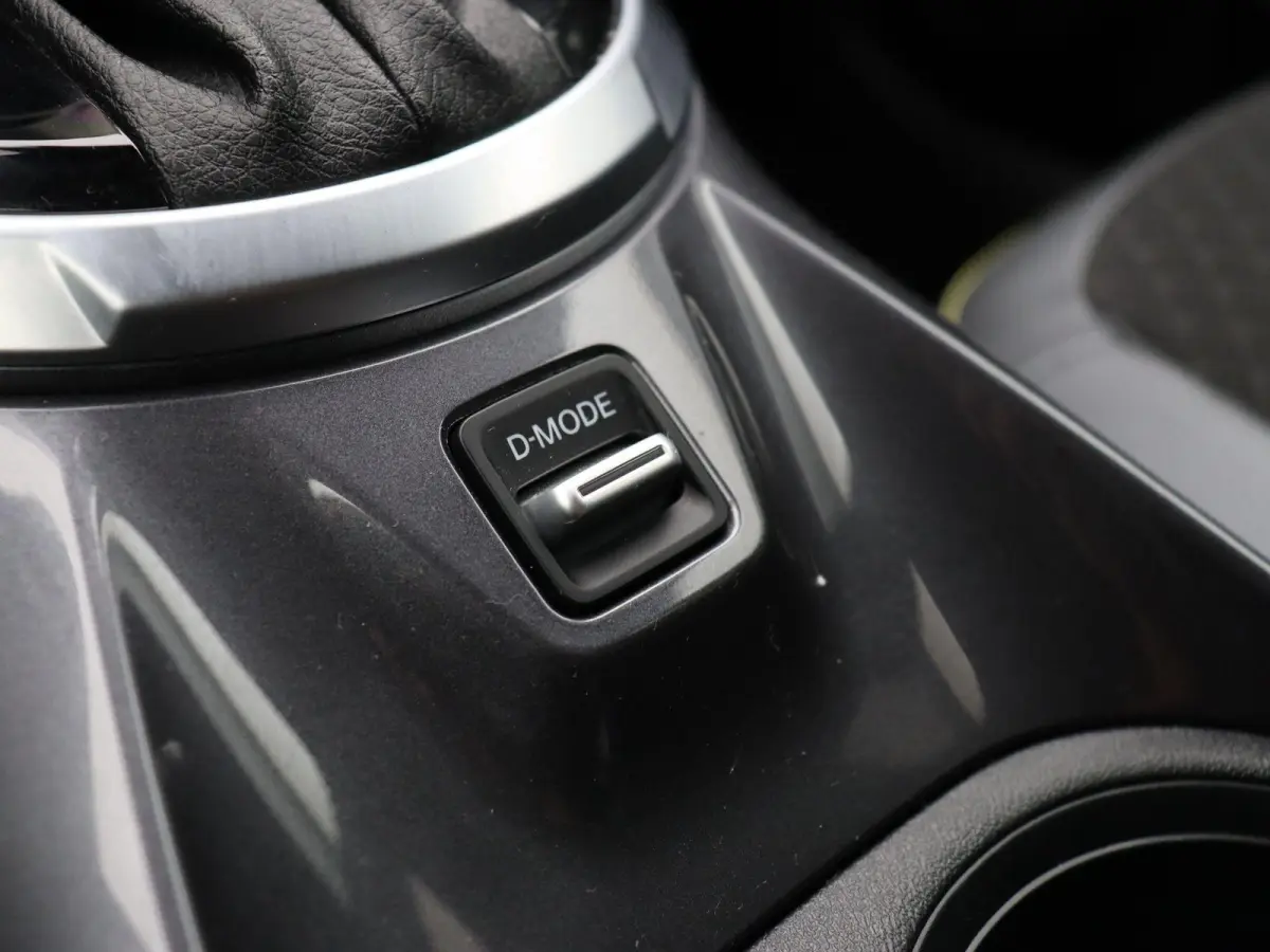 1.0 DIG-T Business Premium | Stoel en stuur verwarming | Climate control | Navigatie | Achteruitrij camera | Elektronische handrem met autohold | DAB radio |