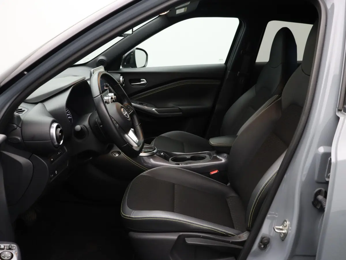 1.0 DIG-T Business Premium | Stoel en stuur verwarming | Climate control | Navigatie | Achteruitrij camera | Elektronische handrem met autohold | DAB radio |