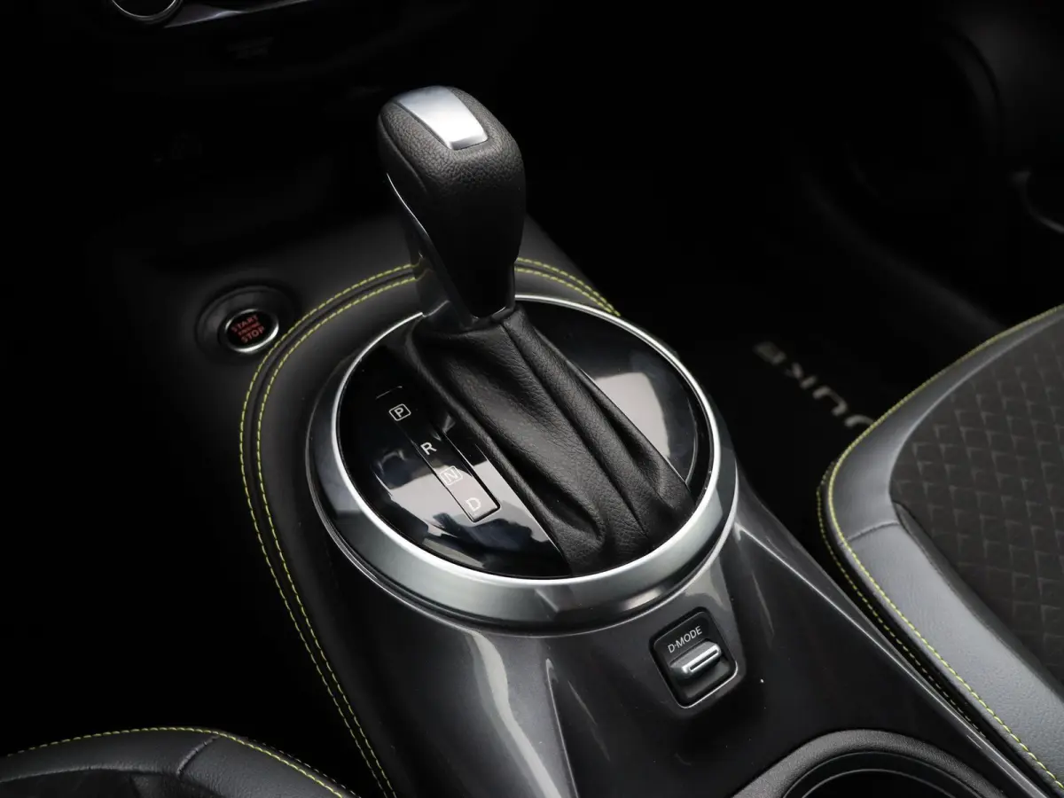 1.0 DIG-T Business Premium | Stoel en stuur verwarming | Climate control | Navigatie | Achteruitrij camera | Elektronische handrem met autohold | DAB radio |