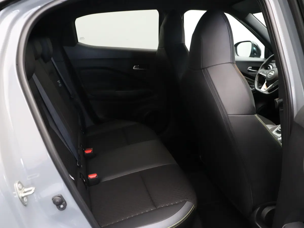1.0 DIG-T Business Premium | Stoel en stuur verwarming | Climate control | Navigatie | Achteruitrij camera | Elektronische handrem met autohold | DAB radio |