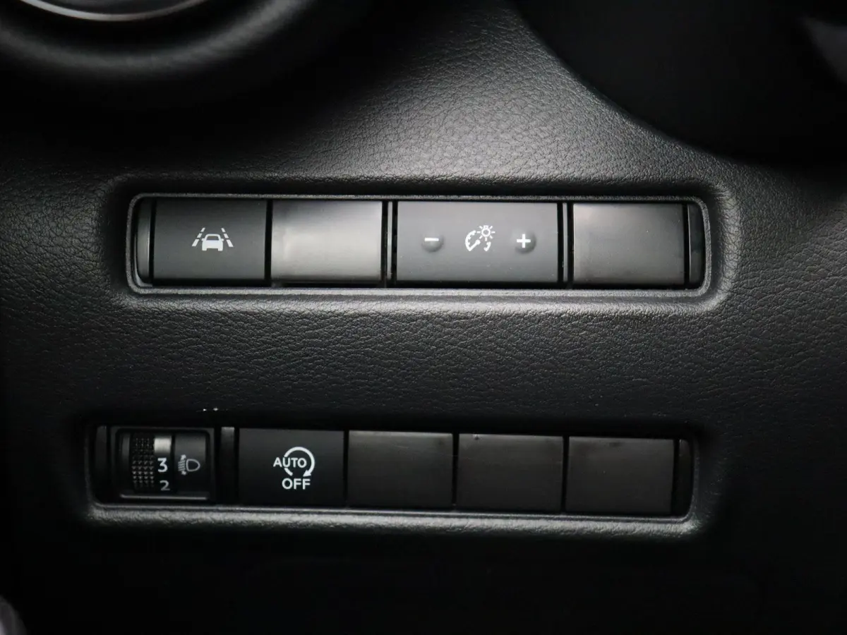 1.0 DIG-T Business Premium | Stoel en stuur verwarming | Climate control | Navigatie | Achteruitrij camera | Elektronische handrem met autohold | DAB radio |