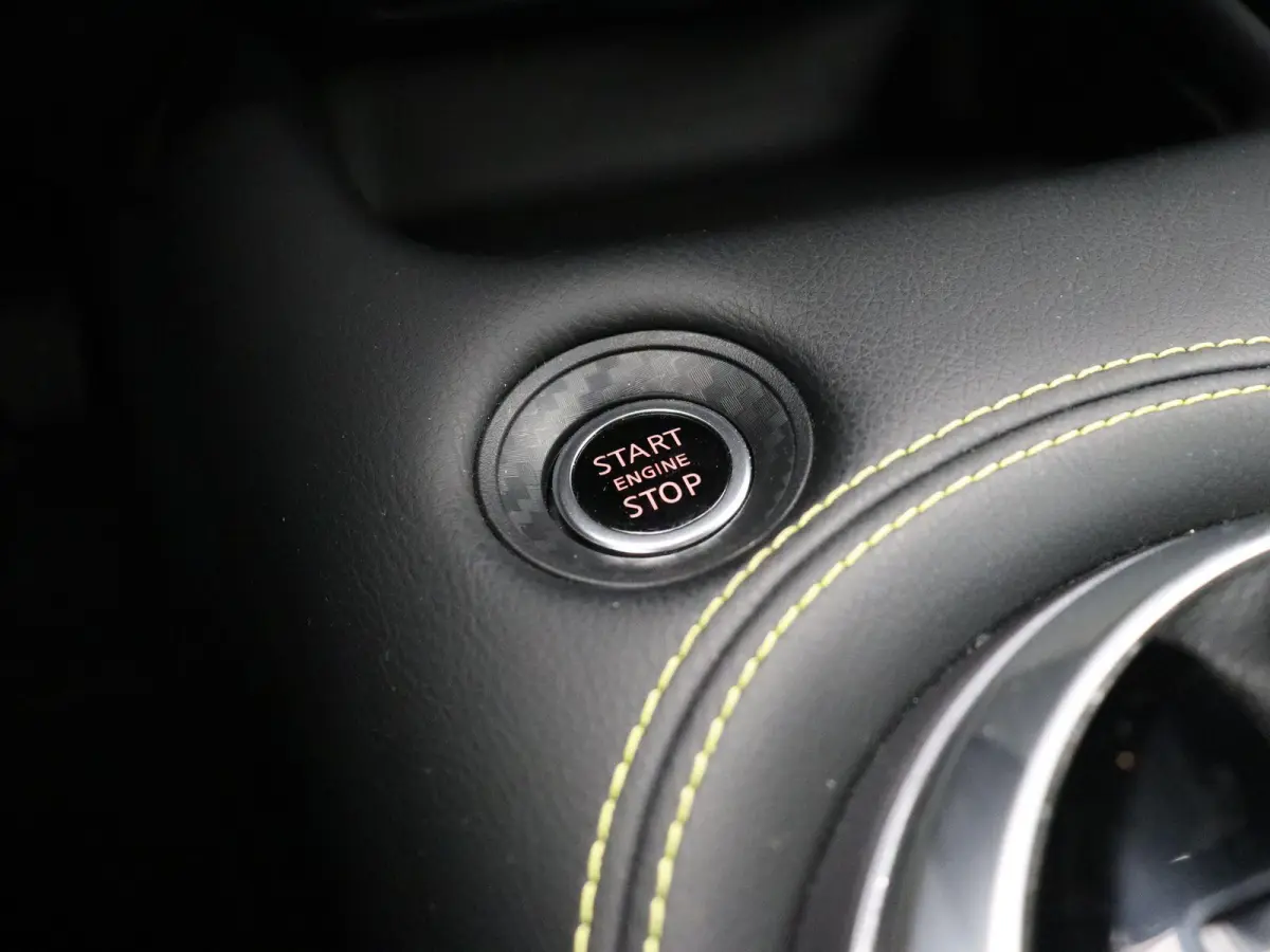 1.0 DIG-T Business Premium | Stoel en stuur verwarming | Climate control | Navigatie | Achteruitrij camera | Elektronische handrem met autohold | DAB radio |